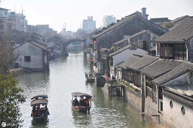 了解在长坡湿滑路段,自动挡的车该如何制动?知识星球,发现更多有趣知识!
